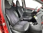 Toyota Aygo 1.0-12V Aspiration Red Automaat | Half Lederen bekleding | Airco | Elektrische ramen voor | Centrale deurvergrendeling met sleutel | Dashboard kast |