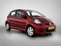 Toyota Aygo 1.0-12V Aspiration Red Automaat | Half Lederen bekleding | Airco | Elektrische ramen voor | Centrale deurvergrendeling met sleutel | Dashboard kast |