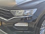 Volkswagen T-Roc 1.5 TSI Sport / Stoelverwarming / Achteruitrijcamera / Navigatie / Trekhaak / Apple CarPlay/Android Auto / All Season banden / Climate Control /