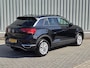 Volkswagen T-Roc 1.5 TSI Sport / Stoelverwarming / Achteruitrijcamera / Navigatie / Trekhaak / Apple CarPlay/Android Auto / All Season banden / Climate Control /