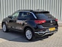 Volkswagen T-Roc 1.5 TSI Sport / Stoelverwarming / Achteruitrijcamera / Navigatie / Trekhaak / Apple CarPlay/Android Auto / All Season banden / Climate Control /