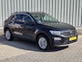 Volkswagen T-Roc 1.5 TSI Sport / Stoelverwarming / Achteruitrijcamera / Navigatie / Trekhaak / Apple CarPlay/Android Auto / All Season banden / Climate Control /