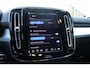 Volvo XC40 B4 197PK AUT7 Plus Dark | Harman/Kardon Premium Audio | Adaptive Cruise & Pilot Assist | Semi elektrische trekhaak | Verwarmbare voorstoelen | Verwarmbaar stuurwiel | Premium audio by Harman Kardon | 19" Velgen | Power Seats incl. Memory |