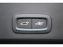 Volvo XC40 B4 197PK AUT7 Plus Dark | Semi elektrische trekhaak | Harman/Kardon Premium Audio | Adaptive Cruise & Pilot Assist | Verwarmbare voorstoelen | Verwarmbaar stuurwiel | Premium audio by Harman Kardon | 19" Velgen | Power Seats incl. Memory |