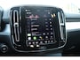 Volvo XC40 B4 197PK AUT7 Plus Dark | Harman/Kardon Premium Audio | Adaptive Cruise & Pilot Assist | Semi elektrische trekhaak | Verwarmbare voorstoelen | Verwarmbaar stuurwiel | Premium audio by Harman Kardon | 19" Velgen | Power Seats incl. Memory |