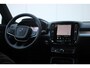 Volvo XC40 B4 197PK AUT7 Plus Dark | Harman/Kardon Premium Audio | Adaptive Cruise & Pilot Assist | Semi elektrische trekhaak | Verwarmbare voorstoelen | Verwarmbaar stuurwiel | Premium audio by Harman Kardon | 19" Velgen | Power Seats incl. Memory |