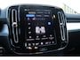 Volvo XC40 B4 197PK AUT7 Plus Dark | Harman/Kardon Premium Audio | Adaptive Cruise & Pilot Assist | Semi elektrische trekhaak | Verwarmbare voorstoelen | Verwarmbaar stuurwiel | Premium audio by Harman Kardon | 19" Velgen | Power Seats incl. Memory |