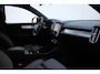 Volvo XC40 B4 197PK AUT7 Plus Dark | Semi elektrische trekhaak | Harman/Kardon Premium Audio | Adaptive Cruise & Pilot Assist | Verwarmbare voorstoelen | Verwarmbaar stuurwiel | Premium audio by Harman Kardon | 19" Velgen | Power Seats incl. Memory |