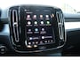 Volvo XC40 B4 197PK AUT7 Plus Dark | Harman/Kardon Premium Audio | Adaptive Cruise & Pilot Assist | Semi elektrische trekhaak | Verwarmbare voorstoelen | Verwarmbaar stuurwiel | Premium audio by Harman Kardon | 19" Velgen | Power Seats incl. Memory |
