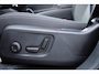 Volvo XC40 B4 197PK AUT7 Plus Dark | Semi elektrische trekhaak | Harman/Kardon Premium Audio | Adaptive Cruise & Pilot Assist | Verwarmbare voorstoelen | Verwarmbaar stuurwiel | Premium audio by Harman Kardon | 19" Velgen | Power Seats incl. Memory |