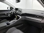 Peugeot 5008 1.2 PureTech Allure | Automaat | Navigatie | Apple carplay | Android auto | Camera | Parkeersensoren | Cruise control | Climate control | Lichtmetalen velgen | All season banden | Privacy glass |