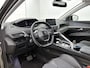 Peugeot 5008 1.2 PureTech Allure | Automaat | Navigatie | Apple carplay | Android auto | Camera | Parkeersensoren | Cruise control | Climate control | Lichtmetalen velgen | All season banden | Privacy glass |