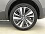 Peugeot 5008 1.2 PureTech Allure | Automaat | Navigatie | Apple carplay | Android auto | Camera | Parkeersensoren | Cruise control | Climate control | Lichtmetalen velgen | All season banden | Privacy glass |