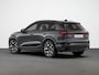 Audi Q6 e-tron S edition 83 Kwh 252 pk | Glazen panoramadak | Trekhaak, mechanisch draaibaar | Exterieurpakket zwart | Warmtewerend glas donker tint |