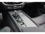 Volvo XC60 Recharge T8 AWD R-Design - Panorama/schuifdak - IntelliSafe Assist & Surround - 360º Camera - Harman/Kardon audio - Adaptieve LED koplampen - Verwarmde voorstoelen - Parkeersensoren voor & achter - Elektr. bedienb. bestuurdersstoel met geheugen - Inklapbare trekhaak - 19' LMV