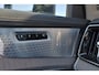 Volvo XC90 T8 Recharge AWD Ultra Dark - Luchtvering - Panorama/schuifdak - IntelliSafe Assist & Surround - 360º Camera - Bowers & Wilkins audio - Adaptieve LED koplampen - Verwarmde voorstoelen, stuur & achterbank - Parkeersensoren voor & achter - Elektr. bedienb. voorstoelen met geheugen - Geventileerde voorstoelen - Head up display - Draadloze tel. lader - Inklapbare trekhaak - 21' LMV