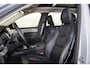 Volvo XC90 T8 Recharge AWD Ultra Dark - Luchtvering - Panorama/schuifdak - IntelliSafe Assist & Surround - 360º Camera - Bowers & Wilkins audio - Adaptieve LED koplampen - Verwarmde voorstoelen, stuur & achterbank - Parkeersensoren voor & achter - Elektr. bedienb. voorstoelen met geheugen - Geventileerde voorstoelen - Head up display - Draadloze tel. lader - Inklapbare trekhaak - 21' LMV