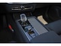 Volvo XC90 T8 Recharge AWD Ultra Dark - Luchtvering - Panorama/schuifdak - IntelliSafe Assist & Surround - 360º Camera - Bowers & Wilkins audio - Adaptieve LED koplampen - Verwarmde voorstoelen, stuur & achterbank - Parkeersensoren voor & achter - Elektr. bedienb. voorstoelen met geheugen - Geventileerde voorstoelen - Head up display - Draadloze tel. lader - Inklapbare trekhaak - 21' LMV