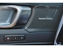 Volvo C40 Recharge Ultimate 69 kWh - Panoramadak - IntelliSafe Assist & Surround - 360º Camera - Harman Kardon audio - Verwarmde voorstoelen & stuur - Elektr. bedienb. voorstoelen met geheugen links - Draadloze tel. lader - Extra getint glas - Inklapbare trekhaak - 19' LMV