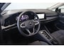 Volkswagen Golf 1.5 eTSI Style | Panorama | Trekhaak | Sfeerverlichting | LED