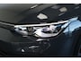 Volkswagen Golf 1.5 eTSI Style | Panorama | Trekhaak | Sfeerverlichting | LED