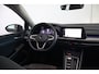 Volkswagen Golf 1.5 eTSI Style | Panorama | Trekhaak | Sfeerverlichting | LED