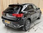 Volkswagen T-Roc 1.5 TSI Style Business Automaat | Climate control | Adaptieve cruise control | Achteruitrijcamera | Getint glas | LED verlichting | Apple CarPlay/Android Auto | Parkeersensoren voor en achter