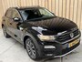 Volkswagen T-Roc 1.5 TSI Style Business Automaat | Climate control | Adaptieve cruise control | Achteruitrijcamera | Getint glas | LED verlichting | Apple CarPlay/Android Auto | Parkeersensoren voor en achter