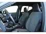 Volvo XC40 B4 Plus Dark | Trekhaak Semi-elektrisch | Adaptieve Cruise Control | Pilot Assist | Google Infotainment | Verwarmbare voorstoelen | Verwarmbaar stuurwiel | Blind Spot Information System | Verwarmbare voorruit | Parkeercamera | Parkeersensoren voor + achter |