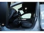 Volvo XC40 B4 Plus Dark | Trekhaak Semi-elektrisch | Adaptieve Cruise Control | Pilot Assist | Google Infotainment | Verwarmbare voorstoelen | Verwarmbaar stuurwiel | Blind Spot Information System | Verwarmbare voorruit | Parkeercamera | Parkeersensoren voor + achter |