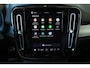 Volvo XC40 B4 Plus Dark | Trekhaak Semi-elektrisch | Adaptieve Cruise Control | Pilot Assist | Google Infotainment | Verwarmbare voorstoelen | Verwarmbaar stuurwiel | Blind Spot Information System | Verwarmbare voorruit | Parkeercamera | Parkeersensoren voor + achter |
