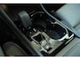 Volvo XC40 B4 Plus Dark | Trekhaak Semi-elektrisch | Adaptieve Cruise Control | Pilot Assist | Google Infotainment | Verwarmbare voorstoelen | Verwarmbaar stuurwiel | Blind Spot Information System | Verwarmbare voorruit | Parkeercamera | Parkeersensoren voor + achter |