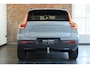 Volvo XC40 B4 Plus Dark | Trekhaak Semi-elektrisch | Adaptieve Cruise Control | Pilot Assist | Google Infotainment | Verwarmbare voorstoelen | Verwarmbaar stuurwiel | Blind Spot Information System | Verwarmbare voorruit | Parkeercamera | Parkeersensoren voor + achter |