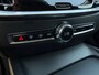 Volvo V60 2.0 B3 R-Design Automaat / Camera / Apple CarPlay-Android Auto / 19" Velgen / Stuur-/Stoelverwarming / Leder / PDC / LED