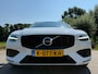 Volvo V60 2.0 B3 R-Design Automaat / Camera / Apple CarPlay-Android Auto / 19" Velgen / Stuur-/Stoelverwarming / Leder / PDC / LED