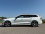 Volvo V60 2.0 B3 R-Design Automaat / Camera / Apple CarPlay-Android Auto / 19" Velgen / Stuur-/Stoelverwarming / Leder / PDC / LED