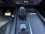 Volvo V60 2.0 B3 R-Design Automaat / Camera / Apple CarPlay-Android Auto / 19" Velgen / Stuur-/Stoelverwarming / Leder / PDC / LED