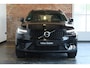 Volvo XC40 B4 Plus Dark | Elektrisch Verstelbare Voorstoelen | Stoel & Stuurverwarming | Adaptieve Cruise Control met Pilot Assist | Dodehoekwaarschuwing | Trekhaak |