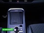 Volkswagen T-Roc 1.5 TSI R-Line Edition | Panoramadak | Elec. Trekhaak | Elec. klep | 20" LMV | IQ Light | Stoel & Stuur verw. Adap. Cruise, Black Style, Apple Carplay, Android auto, Achteruitrijcamera, Comfort stoelen, Rijklaarprijs
