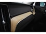Volvo XC60 T6 350PK AWD Ultra Dark [Facelift]| Luchtvering | 360 | Trekhaak | Massagestoelen |