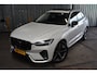 Volvo XC60 T6 350PK AWD Ultra Dark [Facelift]| Luchtvering | 360 | Trekhaak | Massagestoelen |