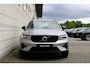 Volvo XC40 B4 Plus Dark | Trekhaak | Achteropkomend verkeer waarschuwing | Achteruitrijcamera | Apple Carplay & Android Auto | Bluetooth telefoonvoorbereiding | Buitenspiegels elektrisch verstel- en verwarmbaar | Cruise control adaptief met Stop&Go en stuurhulp | Electronic climate controle