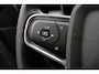 Volvo XC40 B4 Plus Dark | Trekhaak | Achteropkomend verkeer waarschuwing | Achteruitrijcamera | Apple Carplay & Android Auto | Bluetooth telefoonvoorbereiding | Buitenspiegels elektrisch verstel- en verwarmbaar | Cruise control adaptief met Stop&Go en stuurhulp | Electronic climate controle