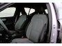 Volvo XC40 B4 Plus Dark | Trekhaak | Achteropkomend verkeer waarschuwing | Achteruitrijcamera | Apple Carplay & Android Auto | Bluetooth telefoonvoorbereiding | Buitenspiegels elektrisch verstel- en verwarmbaar | Cruise control adaptief met Stop&Go en stuurhulp | Electronic climate controle