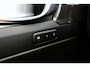 Volvo XC40 B4 Plus Dark | Apple Carplay & Android Auto | Bots herkenning en activatie | Buitenspiegels elektrisch verstel- en verwarmbaar | Electronic climate controle | Elektrisch bedienbare achterklep met sensorsturing | Navigatiesysteem full map