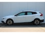 Volvo V40 Cross Country T3 Automaat Edition+ | Afneembare trekhaak | Stoelverwarming | Navigatie | Volvo on Call | Climate control | Parkeersensoren achter | High performance audio | Dealeronderhouden