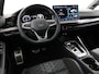 Volkswagen Golf 1.5 eTSI 150pk DSG R-Line Edition · Panoramadak · Apple/Android Car Play · Camera + Parkeersensoren · Garantie t/m 28-07-2030 of 100000km.