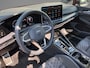Volkswagen Golf 1.5 eTSI 150pk DSG R-Line Edition · Panoramadak · Apple/Android Car Play · Camera + Parkeersensoren · Garantie t/m 28-07-2030 of 100000km.
