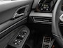 Volkswagen Golf 1.5 eTSI 150pk DSG R-Line Edition · Panoramadak · Apple/Android Car Play · Camera + Parkeersensoren · Garantie t/m 28-07-2030 of 100000km.