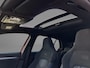 Volkswagen Golf 1.5 eTSI 150pk DSG R-Line Edition · Panoramadak · Apple/Android Car Play · Camera + Parkeersensoren · Garantie t/m 28-07-2030 of 100000km.